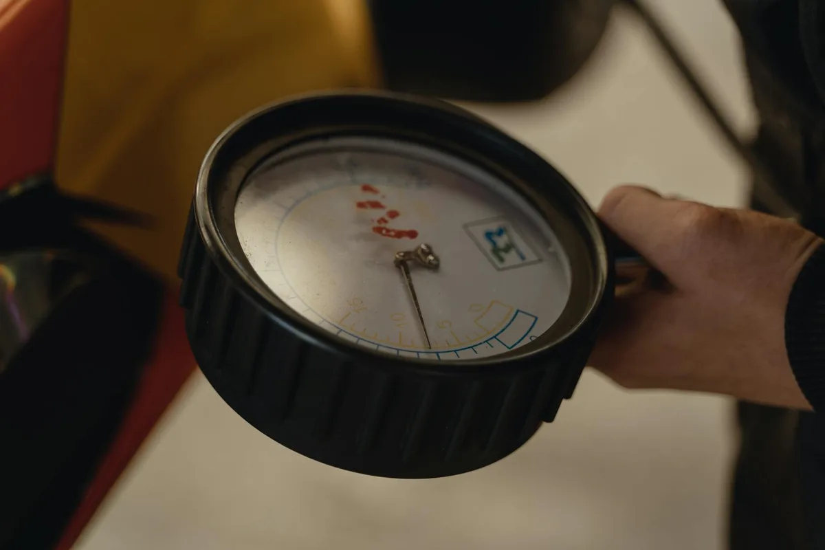 engine compression test gauge